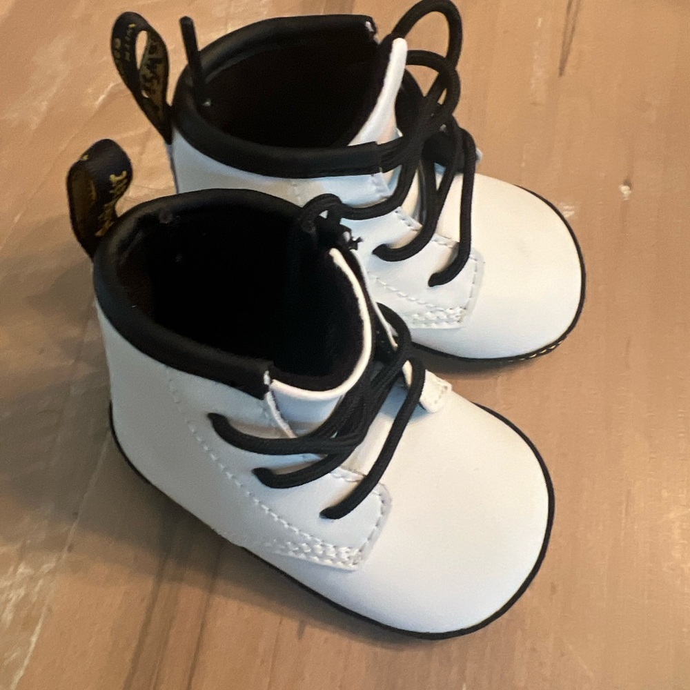 Infant crib shoes Dr. Martens size 3 baby (6-9 months)